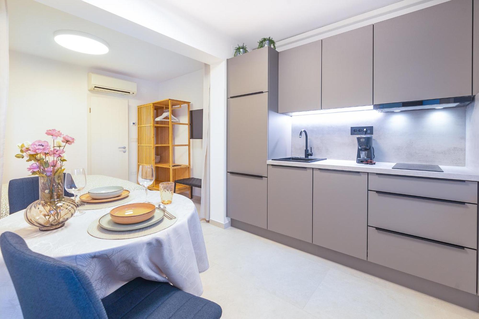 Isolana Apartment Изола Экстерьер фото